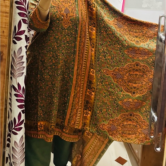 Designer stitched Kashmiri suit with stunning dupatta,size L,its new like - Picture 9 of 9